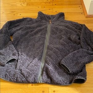 1x women’s full zip Columbia quilted fuzzy jacket